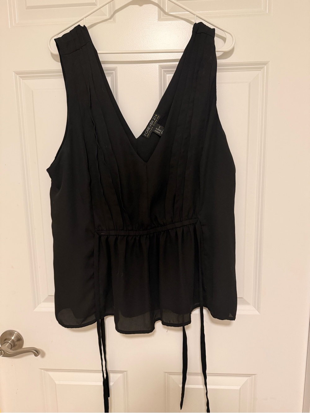 Forever 21 Black Sleeveless V-Neck Pleated Tie-Front Blouse